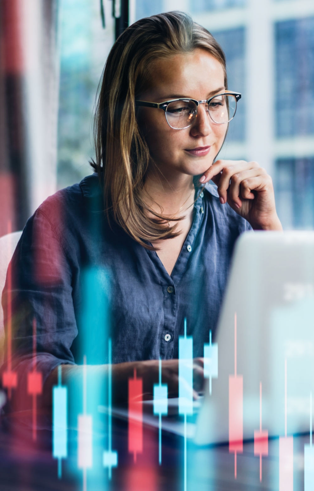 Lady looking at a laptop screen